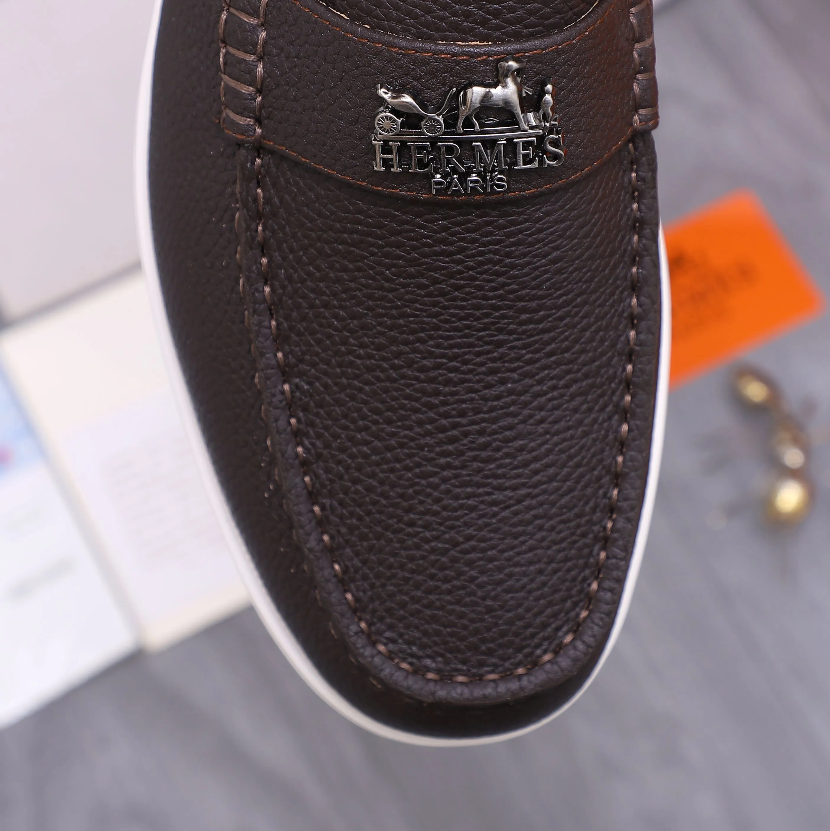 Men's shoes 💰p560 Product trademark: HERMES "Hermes" casual slip-on men's shoes. Regular size: 38-46 (45.46 is custom-made and non-returnable) Product materials: Selected pebbled cowhide upper, cowhide lining, original foam rubber ultra-light sole